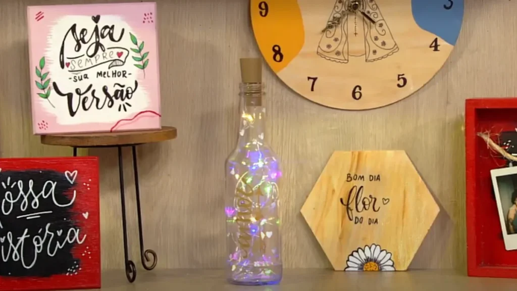 Imagem luminaria lettering do artigo Luminária Decorada com Lettering - Faça Você Mesmo