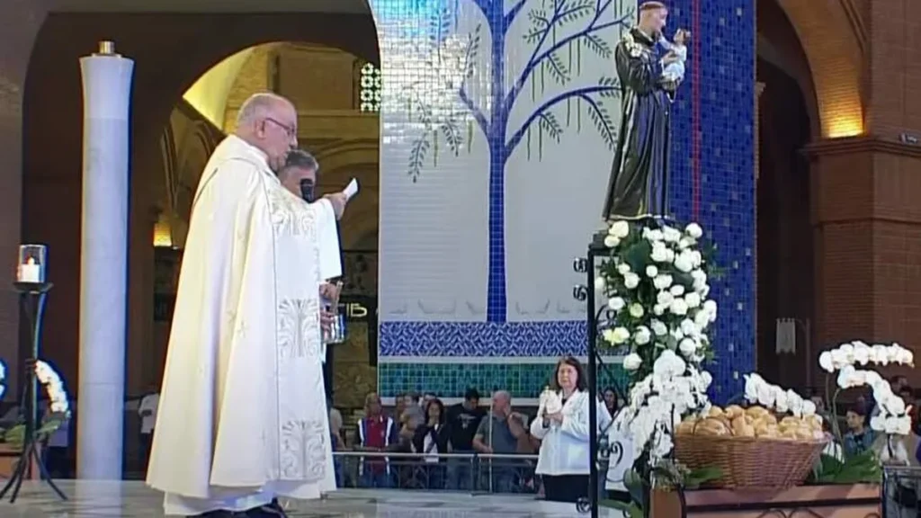 Imagem missa de santo Antonio 13 de junho de 2024 do artigo Santuário Nacional celebra a memória litúrgica de Santo Antônio