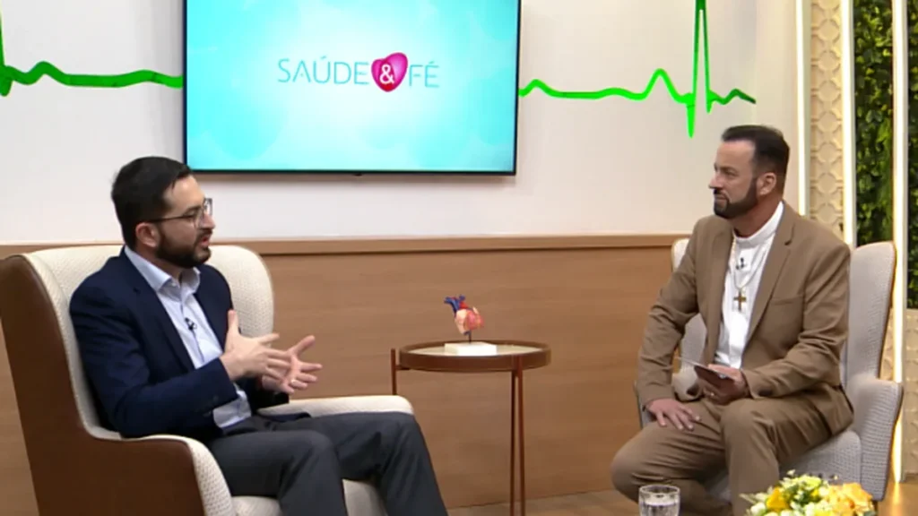 Imagem 3 frei rinaldo e convidado reproducao do artigo Cardiologista do Instituto do Coração de SP participa do “Saúde e Fé”