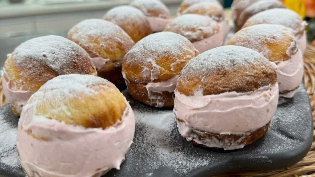 Imagem sonho assado de morango santa receita do artigo Sonho Assado de Morango - Santa Receita