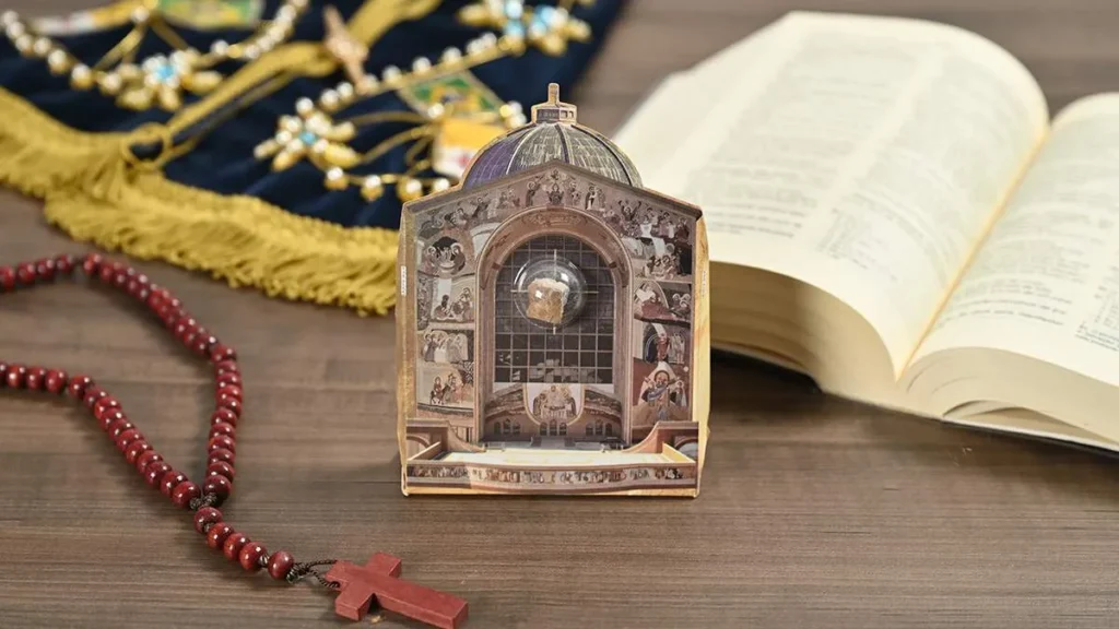 Imagem FD Adorno Fachada Sul do artigo Revestidos da Palavra de Deus: um presente especial no aniversário da Família dos Devotos