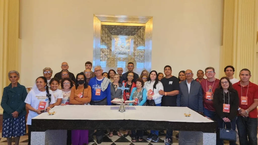 Imagem FD Visita Representantes Capela Reservada 02 do artigo Representantes da Família dos Devotos visitam Capela Reservada da Casa da Mãe Aparecida