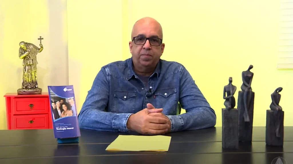 Imagem Padre Mauro Vilela 1 do artigo Reveja: Diálogos aborda os temas Teologia Moral e Comunicação nesta semana