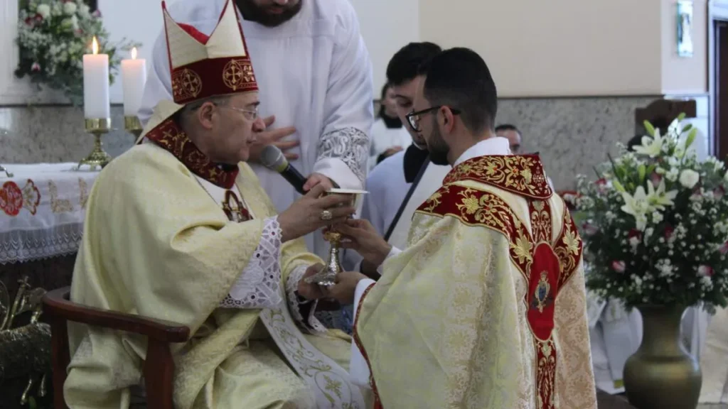Ordenação foi presidida por Dom Edmilson Amador Caetano, bispo de Guarulhos (SP)