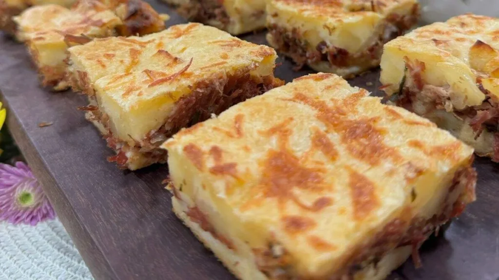 Imagem torta de mandioca com carne seca e queijo coalho santa receita do artigo Torta de Mandioca com Carne Seca e Queijo Coalho - Santa Receita