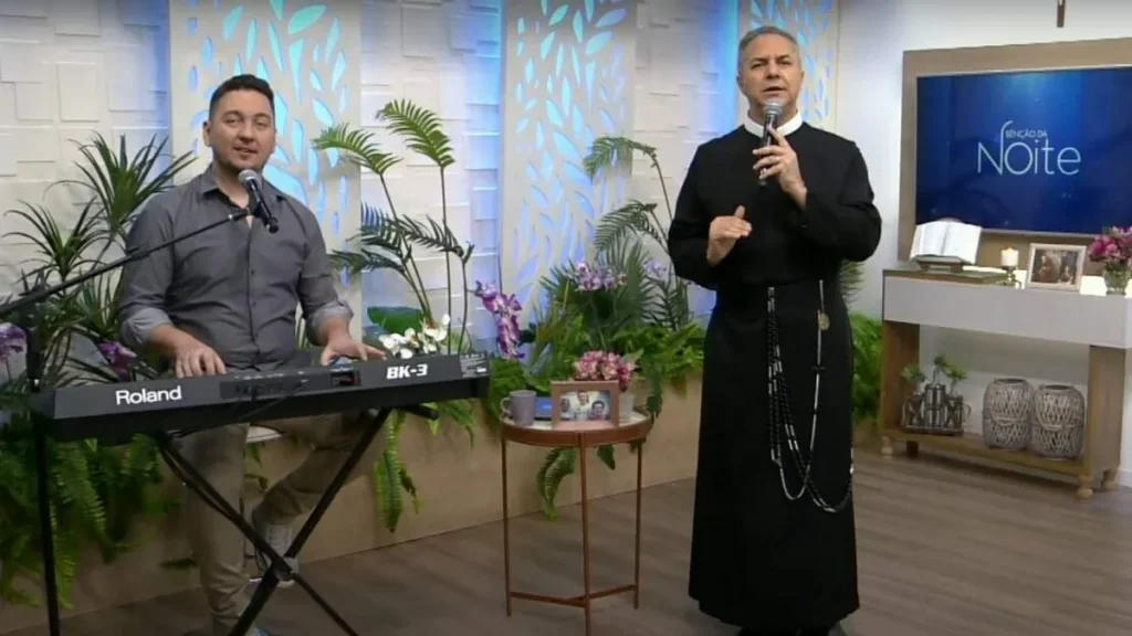 Imagem bencao da noite do artigo Padre Camilo canta lindas músicas para uma sexta-feira FELIZ
