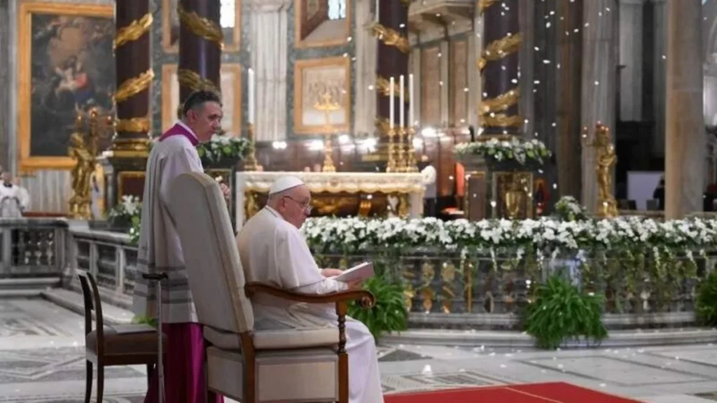 Imagem segundas vesperas papa francisco nossa senhora das neves 2024 do artigo Papa Francisco pede admiração e maravilha em celebração de “milagre da neve”