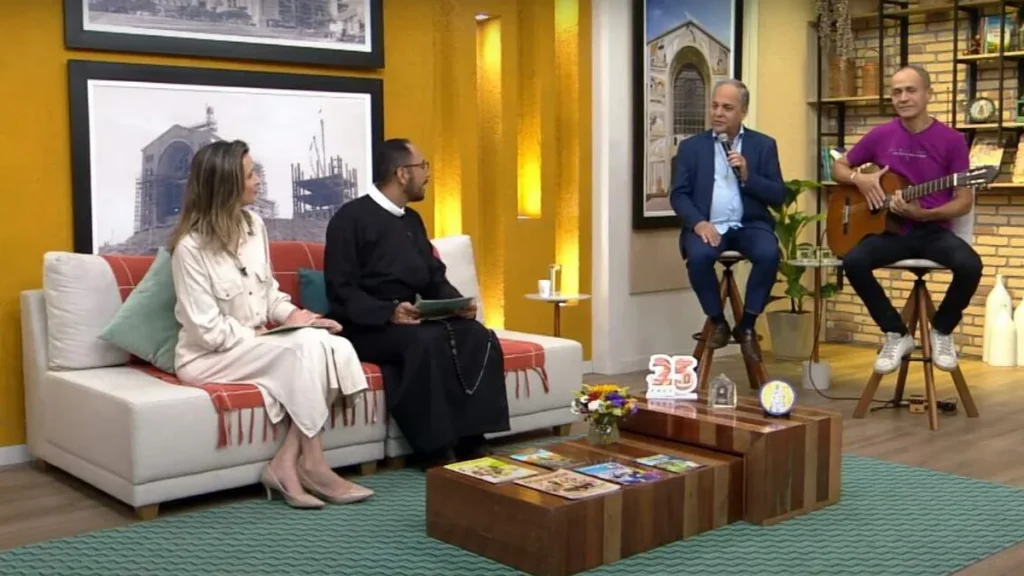 Imagem familia dos devotos 1 do artigo Pe João Carlos e o maestro Tutuca Borba falam sobre a evangelização