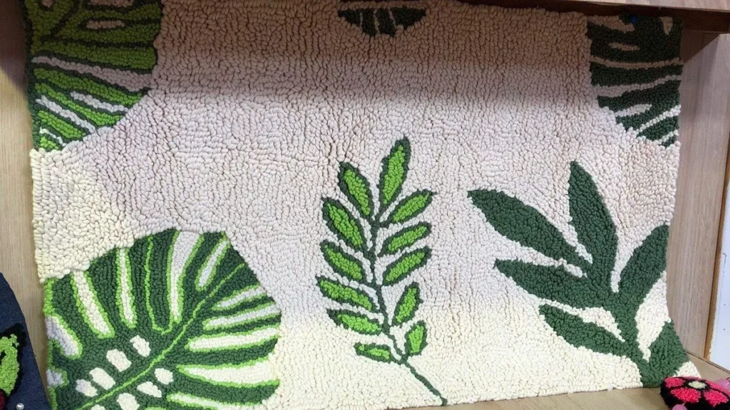 Imagem tapete de folhagens do artigo Tapete de folhagens bordado com agulha mágica - Faça Você Mesmo