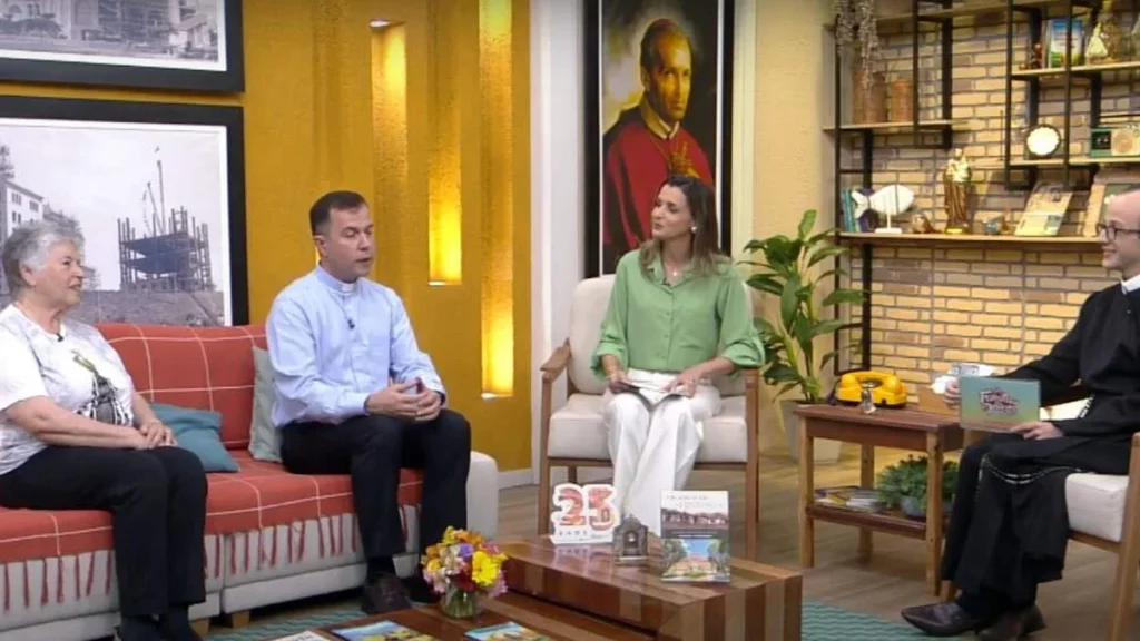 Imagem familia dos devotos 1 do artigo Conheça mais sobre o Seminário Bom Jesus de Aparecida - SP