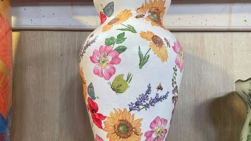 Imagem jarro de vidro incolor em decoupagem faca voce mesmo do artigo Jarro de vidro incolor em decoupagem - Faça Você Mesmo