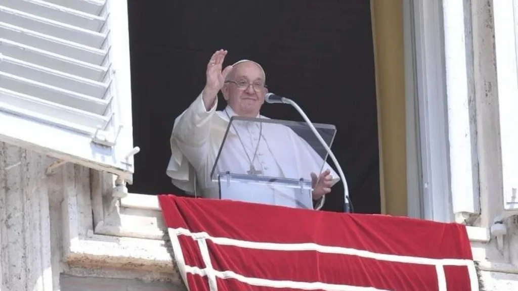 Imagem papa angelus 2024 do artigo “Maria é nossa irmã com sandálias gastas e cansaço nas veias", diz Papa