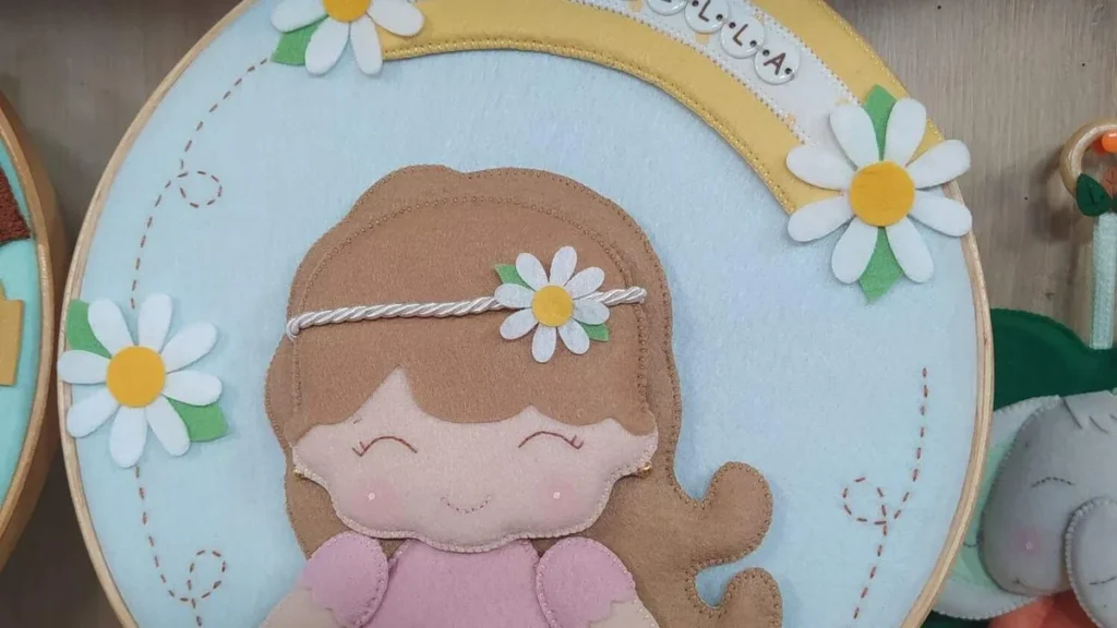 Imagem boneca bastidor faca voce mesmo do artigo Bastidor margarida em feltro - Faça Você Mesmo