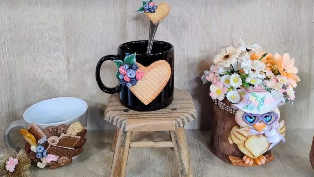 Imagem caneca decorada em biscuit faca voce mesmo do artigo Caneca decorada em biscuit - Faça Você Mesmo