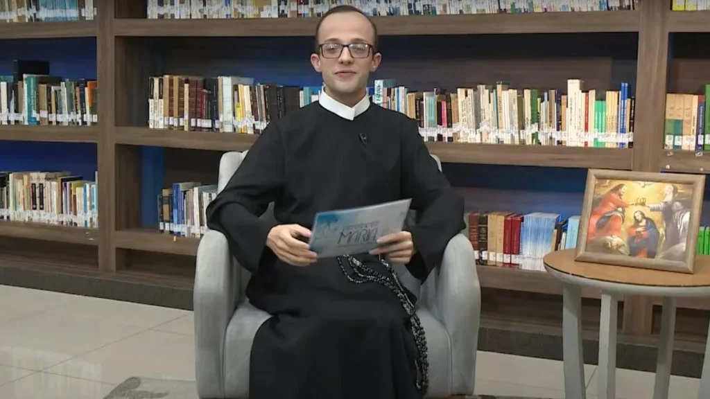 Imagem escola de maria do artigo Devoção a Nossa Senhora Rainha: Aprenda uma das orações