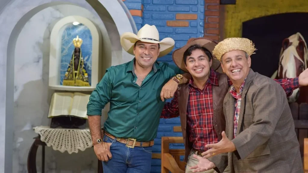 Imagem 1 Trio Terra da Padroeira Davi Barbosa do artigo “Terra da Padroeira” visita a casa de Frank Aguiar neste domingo