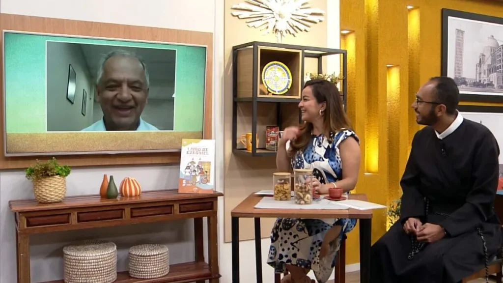 Imagem familia dos devotos 1 do artigo Padre Frizzo nos ajuda a entender sobre o mês da Bíblia