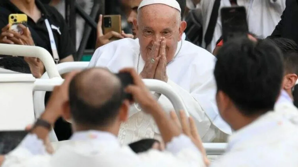 Imagem papa francisco viagem indonesia do artigo Papa se despede da Indonésia rumo a Papua-Nova Guiné