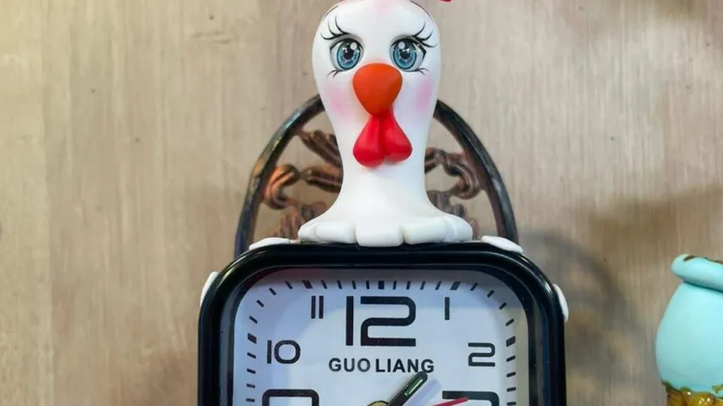 Imagem relogio galinha em biscuit faca voce mesmo do artigo Relógio Galinha em Biscuit - Faça Você Mesmo