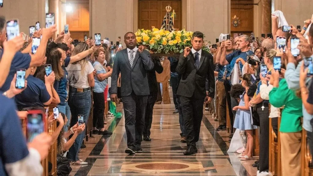 Imagem Imagem Nossa Senhora Aparecida em Washington 2 do artigo Nossa Senhora Aparecida é entronizada em Basílica nos Estados Unidos