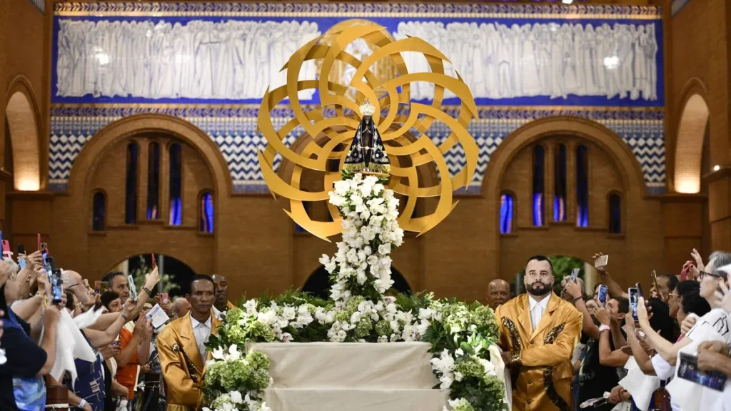 Imagem Novena e Festa da Padroeira do artigo Rede Aparecida de Comunicação em preparação para festa da Padroeira