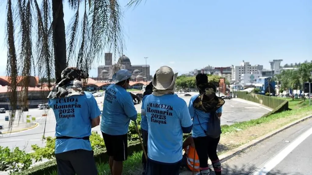 Imagem Peregrinos chegam a pe no Santuario de Aparecida do artigo Trabalhando juntos para acolher os peregrinos da esperança