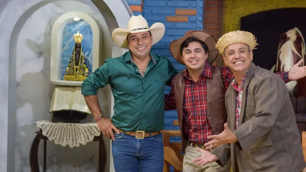 Imagem 1 Trio Terra da Padroeira Davi Barbosa 1 do artigo “Terra da Padroeira” recebe João Vieira para homenagem ao pai, Chrystian