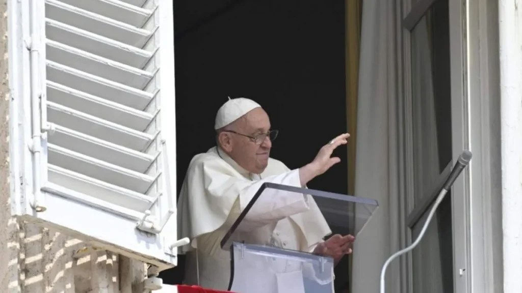 Imagem Papa Francisco no Angelus do artigo Angelus: "Não adianta sair da Santa Missa e, logo em seguida, falar mal dos outros"
