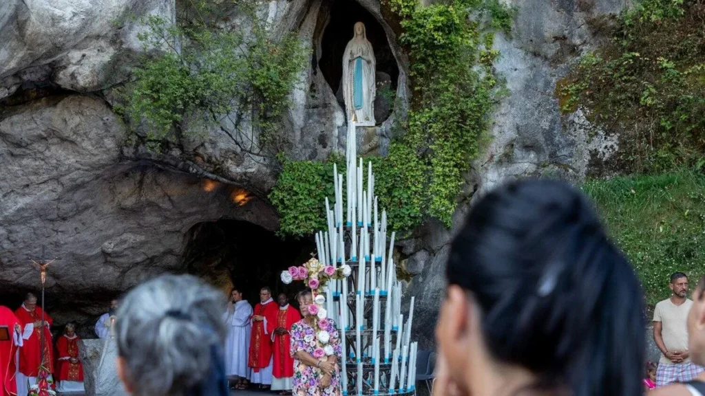 Imagem Santuario de Lourdes gruta do artigo Gruta de Lourdes é reaberta após enchentes na França