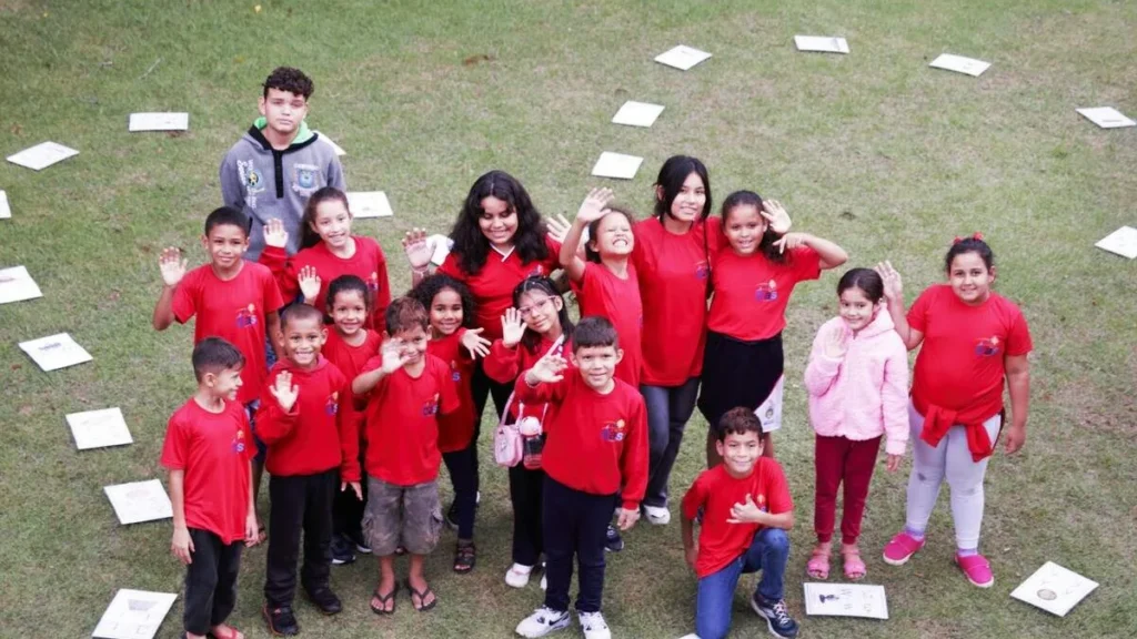 Participantes do programa Semear, do CAS Pedro Donders, em Miracatu SP