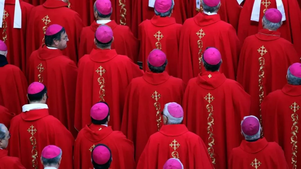 Imagem bispos reunidos do artigo Sua fé faz a diferença: reze a Novena pelo Sínodo