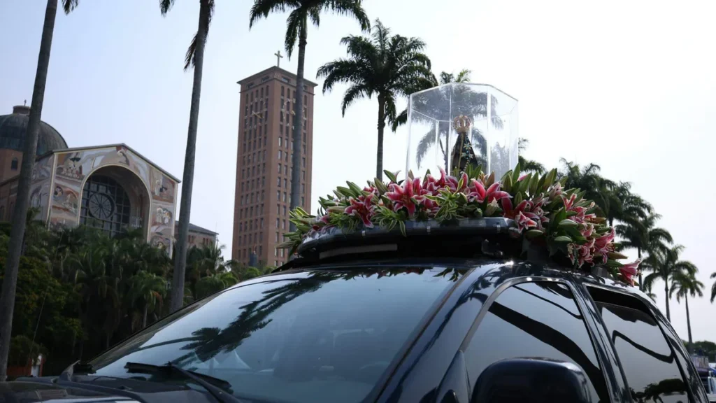 Imagem carreata na novena da Padroeira 2024 do artigo Carreata homenageia Nossa Senhora pelas ruas de Aparecida