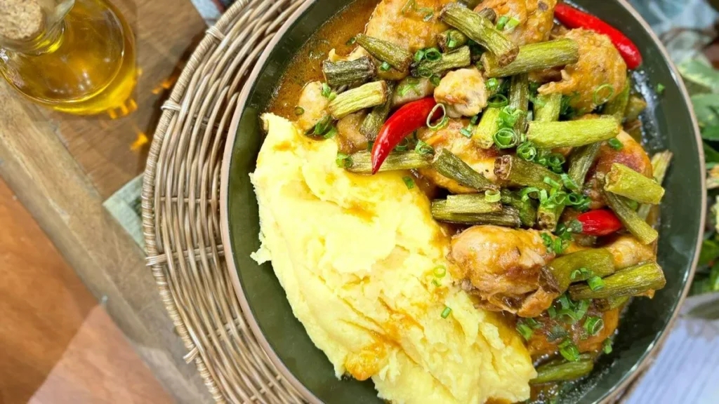 Imagem Frango com quiabo acompanhado de angu Sabor de Vida do artigo Frango com Quiabo - Sabor de Vida