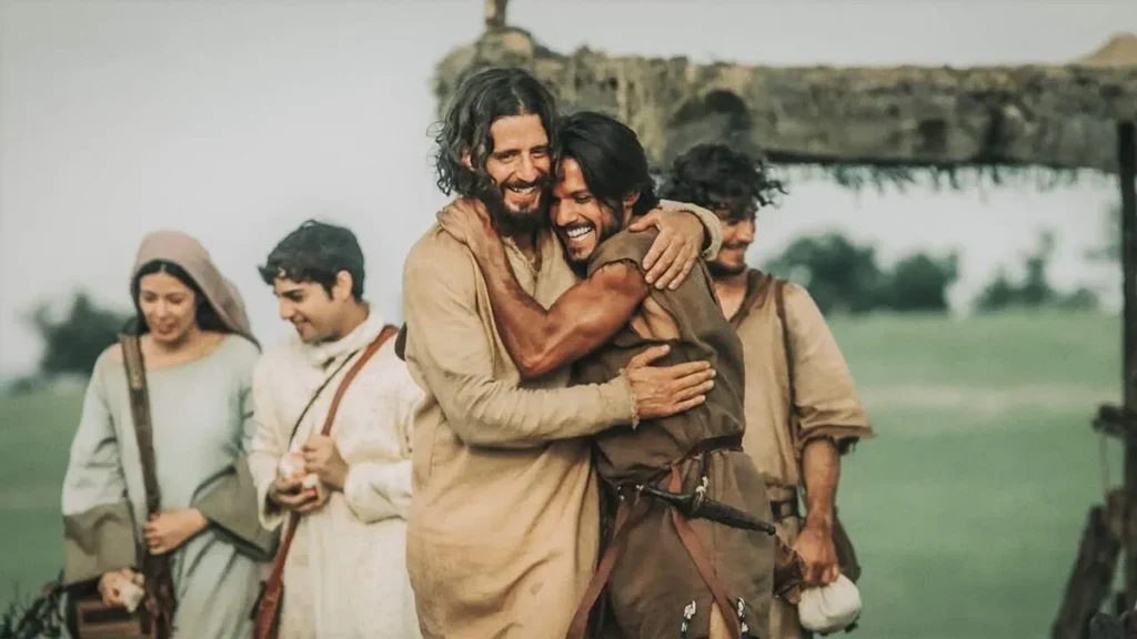 Imagem Jesus abraca Pedro do artigo Cristo é o modelo de amor e entrega ao próximo