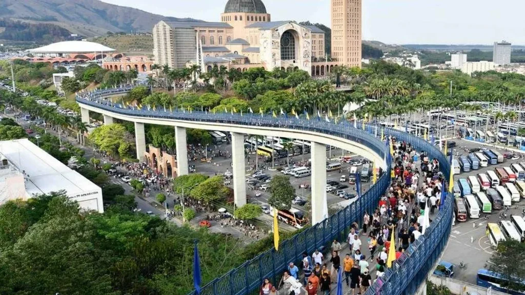 Imagem Movimento no Santuario 12 10 2024 do artigo 320 mil devotos estiveram em Aparecida durante a Novena e Festa da Padroeira