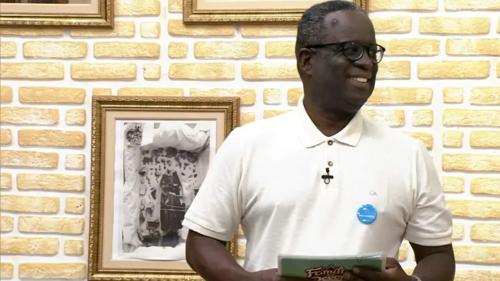Imagem familia dos devotos 1 do artigo Aprenda sobre os detalhes da imagem de Nossa Senhora Aparecida