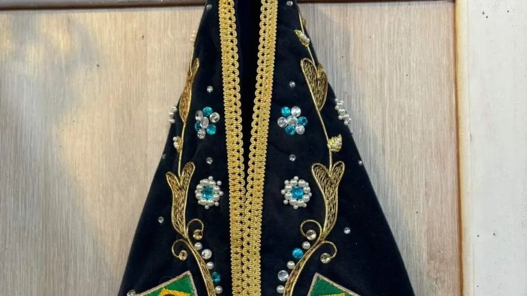 Imagem manto bordado de nossa senhora aparecida faca voce mesmo do artigo Manto bordado de Nossa Senhora Aparecida - Faça Você Mesmo