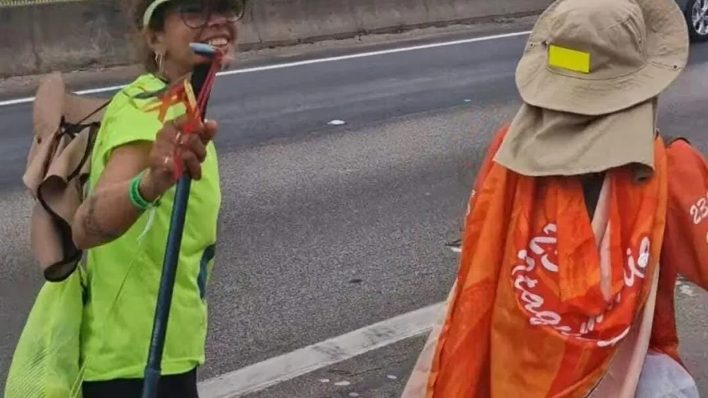 Imagem peregrinas na Rodovia Presidente Dutra do artigo Jornalista faz um "diário de peregrinação" a Aparecida após cura do filho
