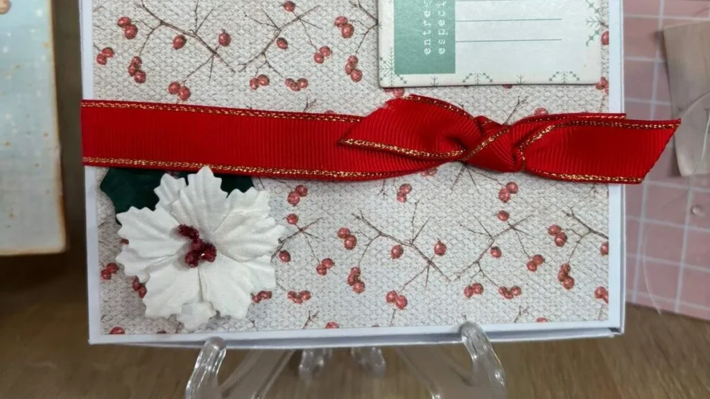 Imagem mini album na caixinha de natal em scrapbook faca voce mesmo do artigo Mini álbum na caixinha de natal em scrapbook - Faça Você Mesmo