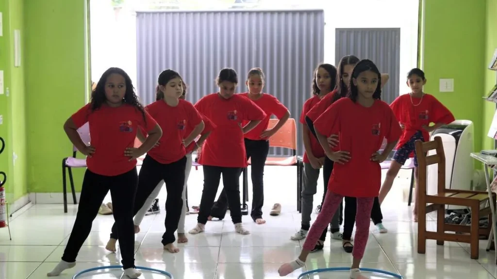 Unidade oferece oficinas de Artesanato, Dança, Grupo de Adolescentes "Tamu Junto", Memória Ativa e Inclusão Digital
