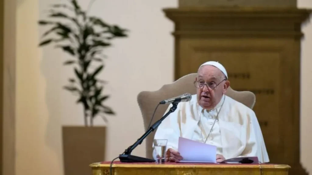 Imagem papa francisco universidade gregoriana 2024 do artigo Papa Francisco adverte contra a "coca-colização espiritual" na educação