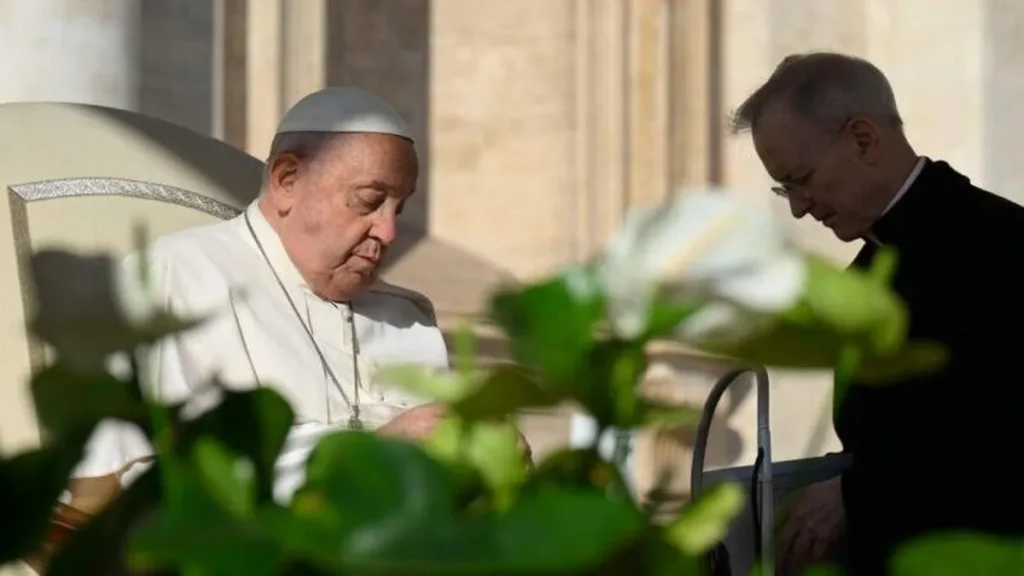 Imagem papa francisco audiencia geral 2024 flor do artigo Papa na Audiência Geral: "rezar com o coração e não com os lábios"