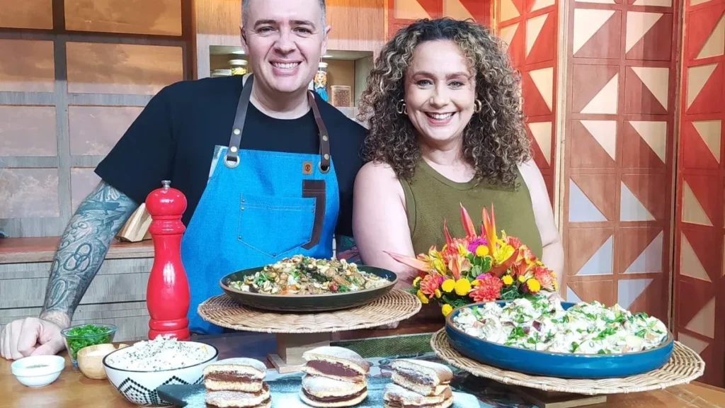 Imagem Chef Leonardo Roncon e bianca Laua sabor de vida do artigo Chef Leo ensina o preparo do doce Dorayaki no “Sabor de Vida”
