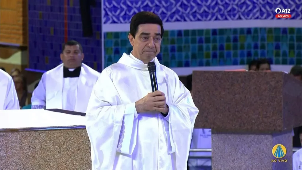 Imagem Padre Celio Lopes presidindo Missa no Santuario do artigo Santa Missa recorda a memória da Apresentação de Nossa Senhora