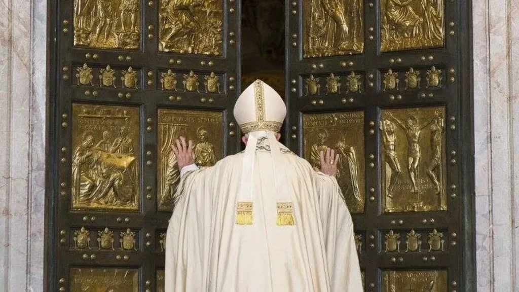 Papa Francisco abre a Porta Santa da Basílica de São Pedro