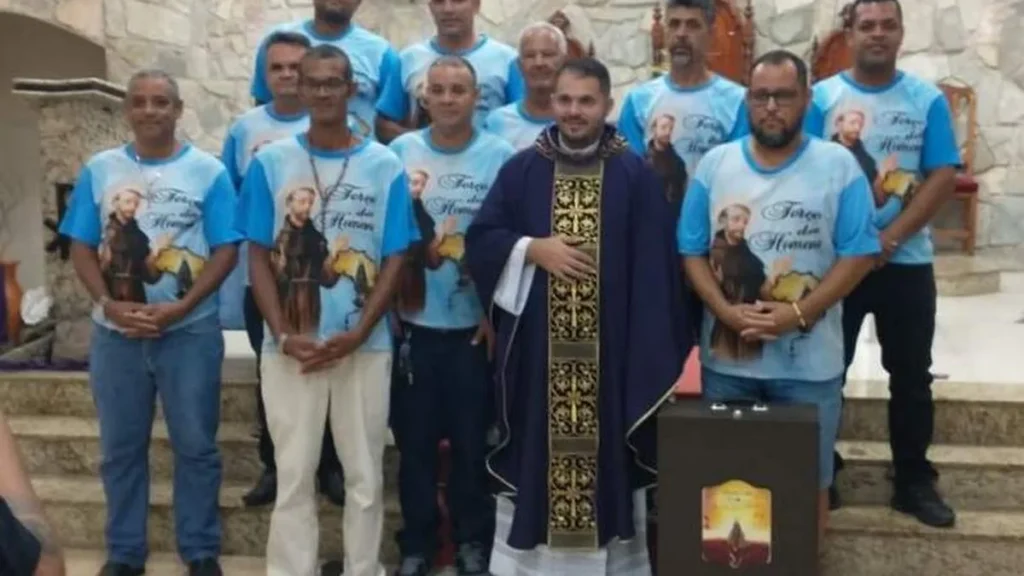 Grupo de Terço dos Homens da Paróquia São Francisco de Assis, em Ribeirão das Neves (MG)