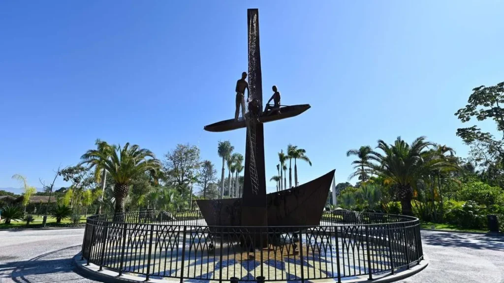 Monumento aos Três Pescadores, obra do artista Adélio Sarro