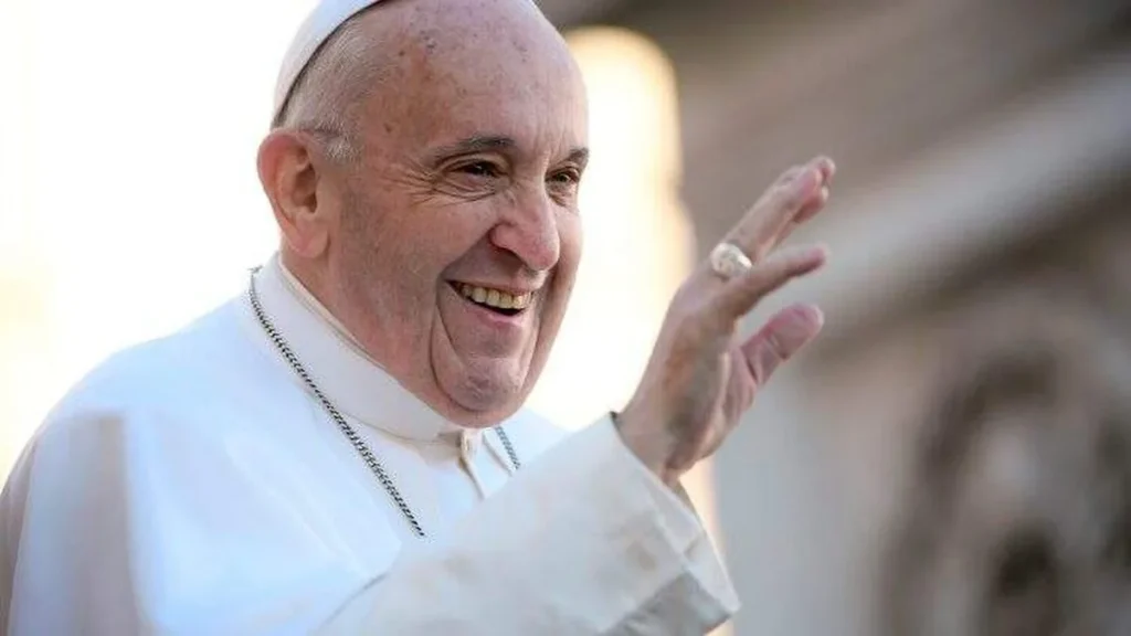 Imagem Papa Francisco sorrindo do artigo Oração do bom humor de São Tomás Moro