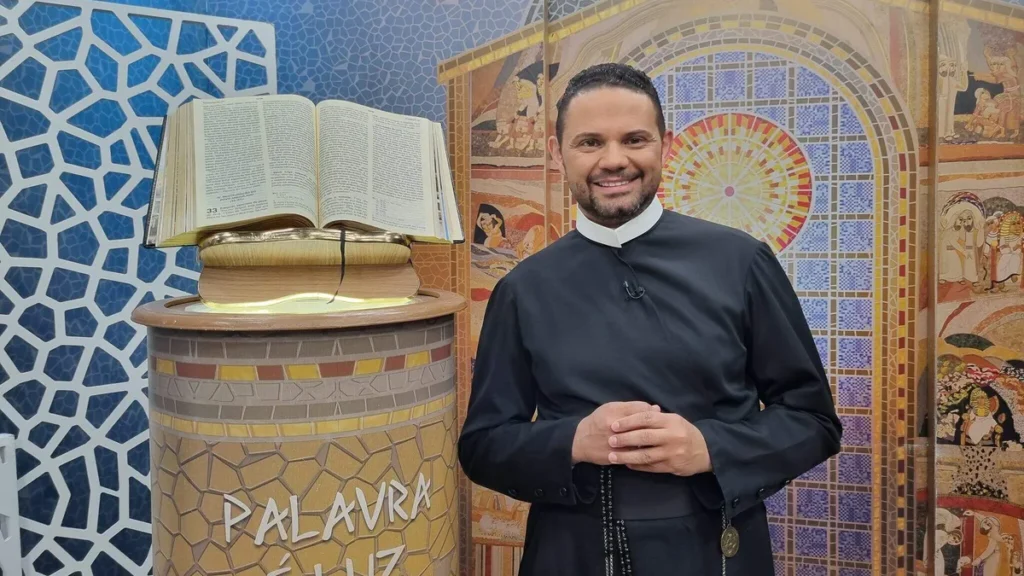 Imagem Pe Rodrigo Arnoso Juana Tannus TV Aparecida do artigo "Jornada Bíblica" traz o segundo estudo da Carta de São Paulo aos Efésios