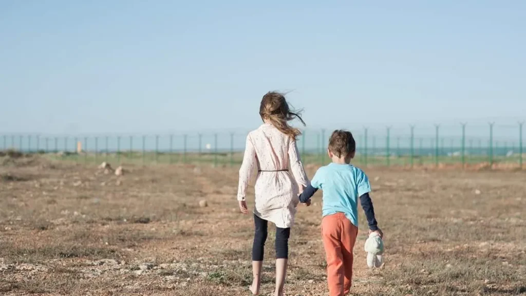 Imagem criancas sem rumo imigrantes do artigo Papa: “A esperança é nossa âncora e vela, conduzindo-nos a um mundo melhor”